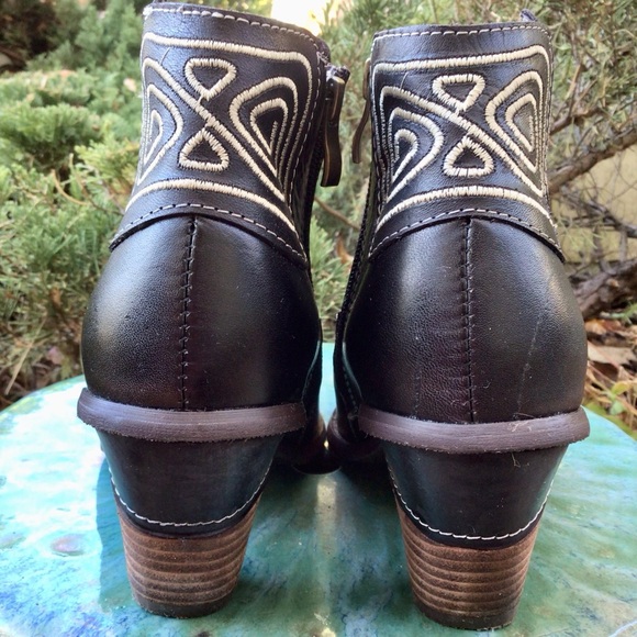 Spring Step (38) WOMEN’S Leather Cowboy with a modern twist, Embroidered Accent. - Picture 3 of 9